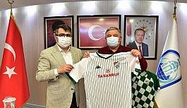 Yılmaz'dan Timsah'a formalı destek