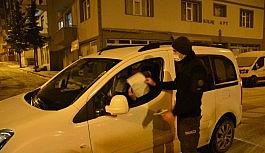 Yoğun kar yağışı altında polisten sıkı denetim