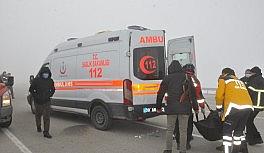Yolcu minibüsüyle tır çarpıştı: 4 ölü, 5 yaralı
