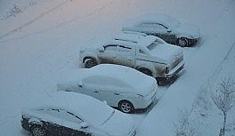 Yüksekova'da kar kalınlığı 10 santimetreyi buldu