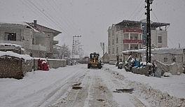 Yüksekova'da karla mücadele çalışması