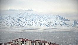 Yüksekova'da karlı dağların güzelliği