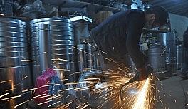 Yüksekovalı sobacılar zamana direniyor