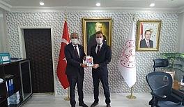 Yunak'ta hayırsever iş adamından tablet desteği