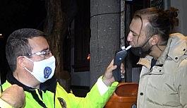 Alkollü sürücü ve arkadaşlarının kısıtlamada gezmesi pahalıya patladı