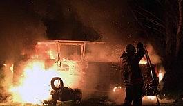 Araç ile birlikte yandı