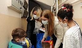 Balçova'da salgın önlemleriyle vatandaşlara yeni yıl ziyareti