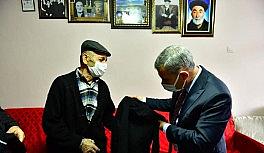 Başkan Çınar, yaşlıların hayır duasını aldı