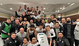 Beşiktaşlı futbolcular galibiyeti Başkan Çebi'ye armağan etti