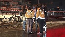 Beylikdüzü'nde ambulans kontrolden çıkarak devrildi: 2 yaralı