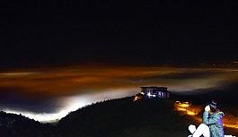 Elazığ'da sis, şehir ışıklarıyla görsel şölen oluşturdu