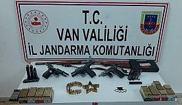 Erciş'te çok sayıda kaçak silah ve mühimmat ele geçirildi