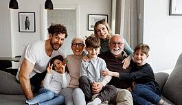 Kalabalık evler düşüşte