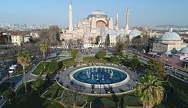 Kısıtlamada Sultanahmet Meydanı'na turist akını