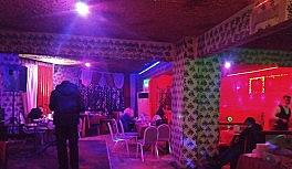 Konya'da yasağı delip eğlence mekanında yakalandılar