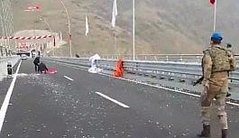 Mehmetçikten bayrak hassasiyeti