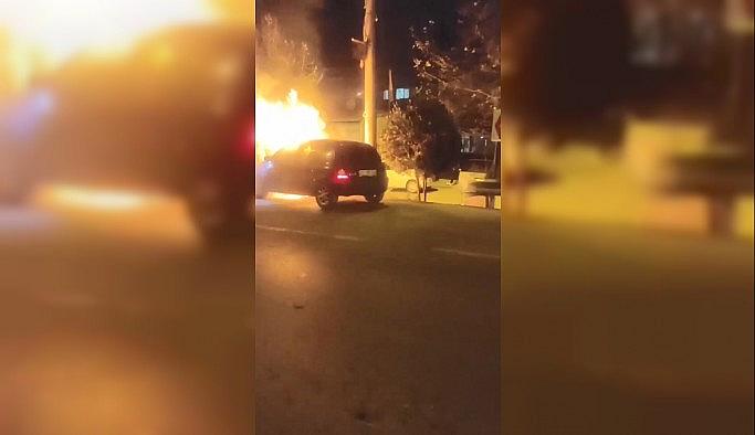 Otomobil alev topuna döndü