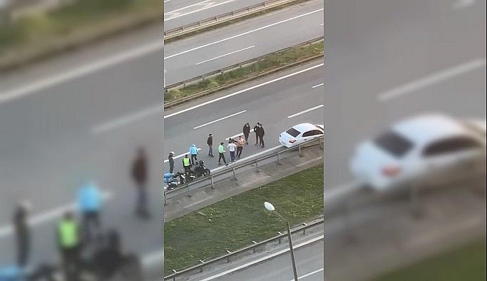 (Özel) TEM Otoyolu'nda tekme ve yumruklu yol kavgası kamerada