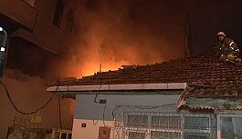 Ümraniye'de cila atölyesinde çıkan yangın paniğe neden oldu
