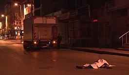 Ümraniye'de kuryeli motosiklet ile kamyonet çarpıştı; 1 ölü