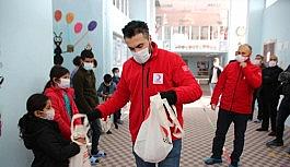 Varto'da maddi durumu iyi olmayan öğrenci ve ailelere yardım