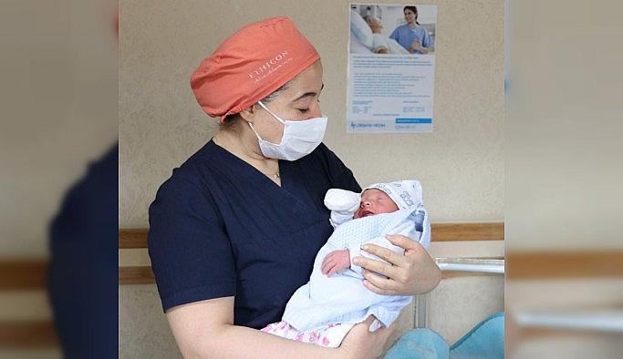 Yeni yılın ilk bebekleri dünyaya geldi