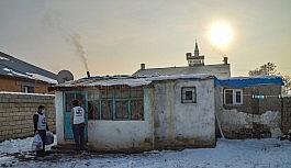 Yetimler Vakfı'ndan Ağrı'daki yetimlere kıyafet yardımı