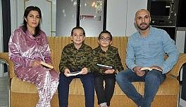 Yüksekovalı aile pandemiyi fırsata çevirerek çocuklarıyla etkinlik düzenliyor